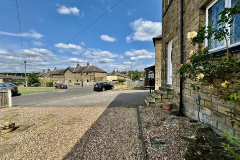 EXTERNAL FRONT AND DRIVEWAY