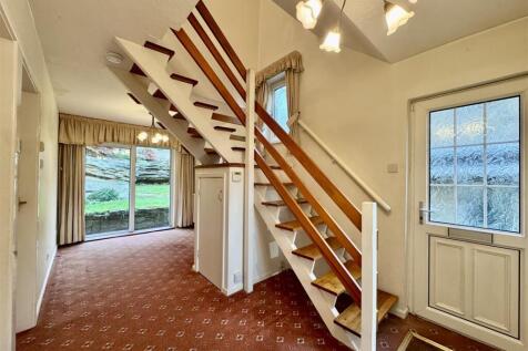 ENTRANCE / DINING HALL