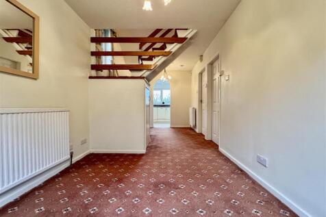 ENTRANCE / DINING HALL