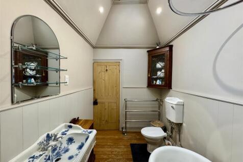 JACK AND JILL BATHROOM