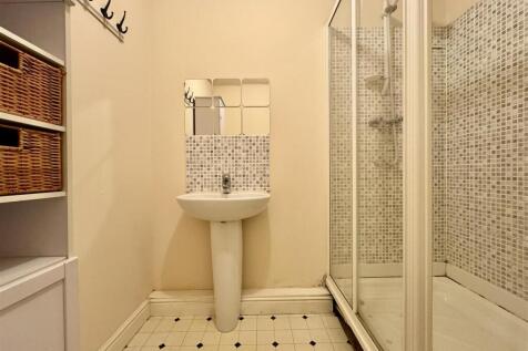 GROUND FLOOR SHOWER ROOM