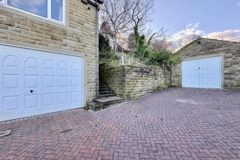 EXTERNAL FRONT, INTEGRAL GARAGE AND DRIVEWAY