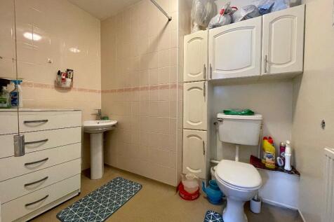 en-suite wet room