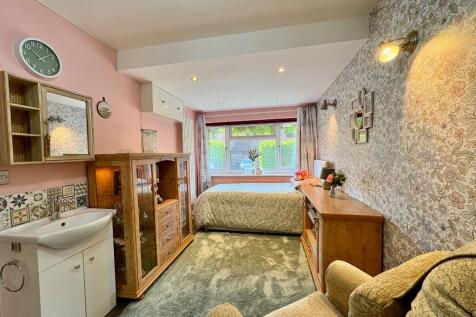 office / bedroom 5