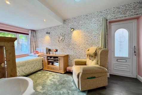 office / bedroom 5