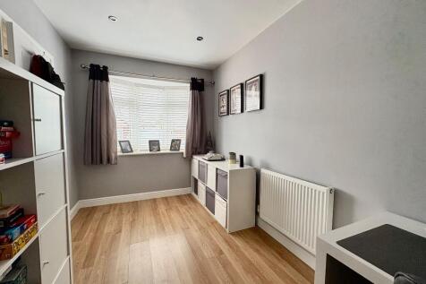office (bedroom 5)