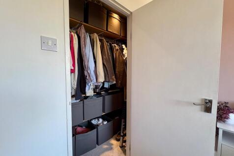 walk in wardrobe
