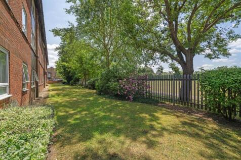 27 Berkeley Court-7.JPG