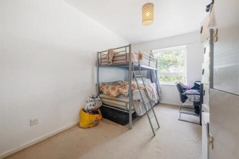 27 Berkeley Court-2.JPG