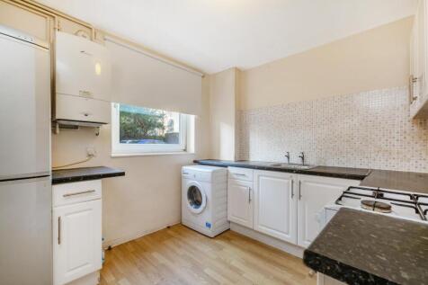 Flat 2, 35 Westwood Hill, SE26 6NY-4.jpg