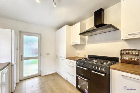 3 bed bungalow for sale Archery Grove, Southampto