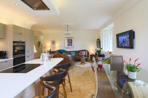 Kitchen/Lounge