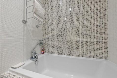 En-suite bedroom 1