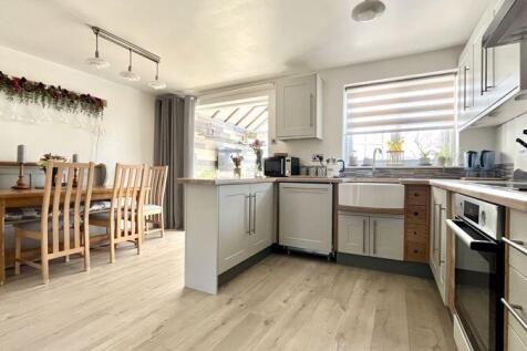 Kitchen/Dining Area
