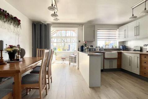 Kitchen/Dining Area