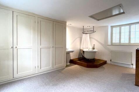 Bedroom/Bathroom