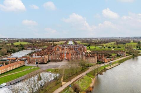 Hampton Court Palace