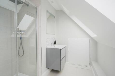 Bedroom 5 Ensuite