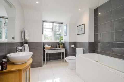Family Bathroom 2
