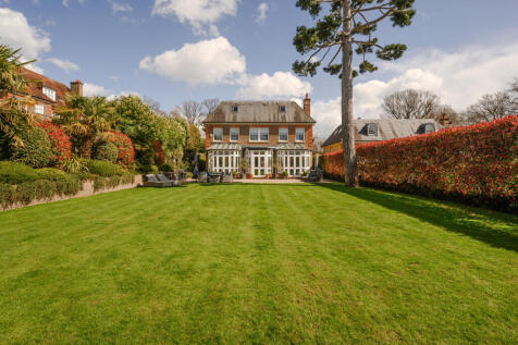 Spacious garden