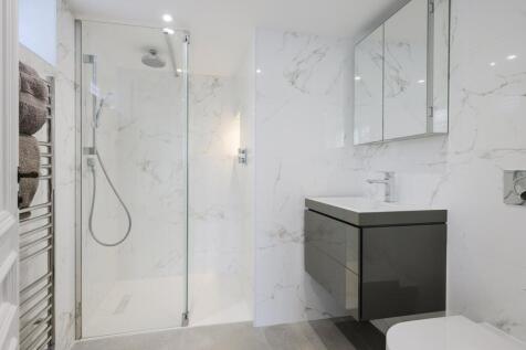Ground Floor Ensuite 1