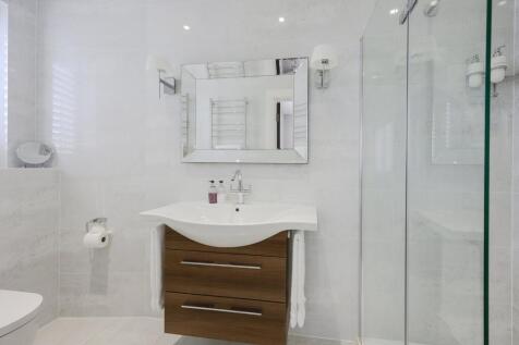 Ground Floor Ensuite 2