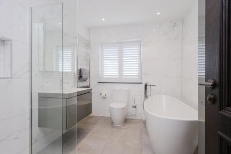 Family Bathroom 2