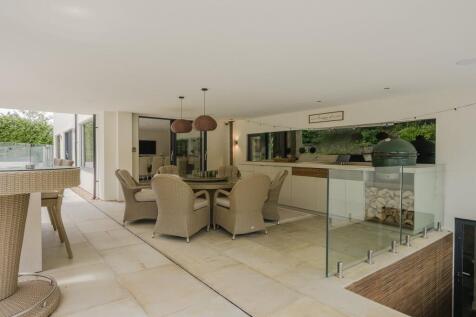 Outdoor Dining Area