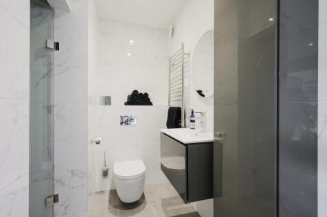 Gym Shower/Steam Room