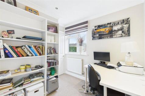 Bedroom 5 / Office