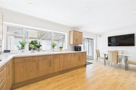 Kitchen/ Dining Room