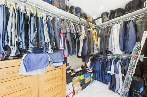 Bedroom 4/ Dressing