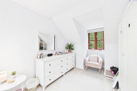 Bedroom 2 Dressing