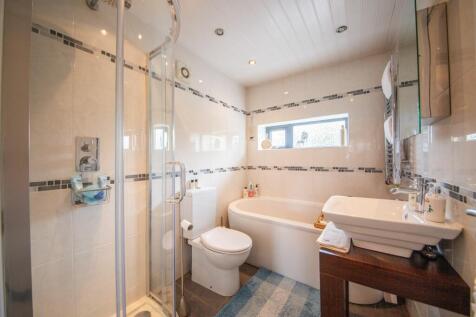 Jack &amp; Jill Bathroom