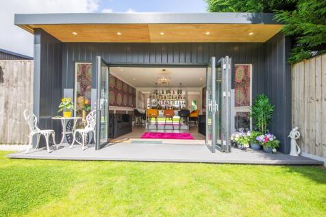 GARDEN ROOM / BAR