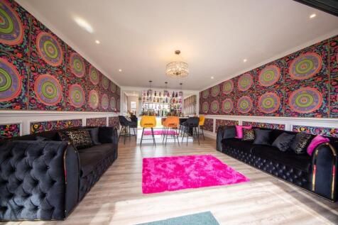 GARDEN ROOM / BAR