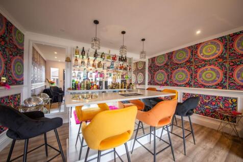 GARDEN ROOM / BAR