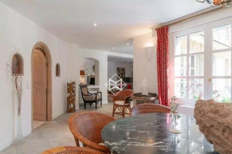 Dining room Tile