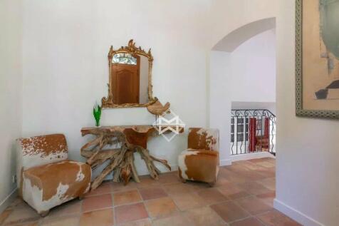 Dining room Tile