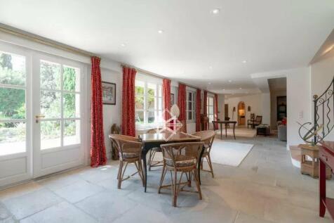 Dining room Tile