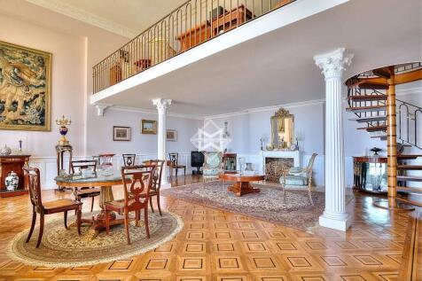 Dining room Wooden floor Fireplace