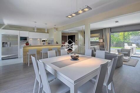 Dining room Wooden floor Kitchen bar Stainless ste