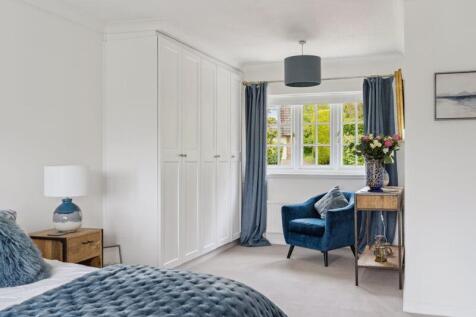 Main bedroom dressing area 
