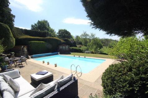 Pool and sun terrace 