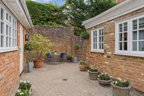 Courtyard area 