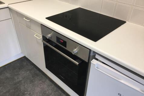 Oven and induction hob 
