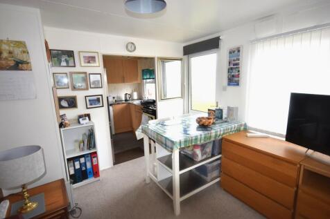 LOUNGE/KITCHEN