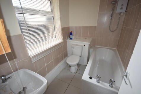 GROUND FLOOR BATH...