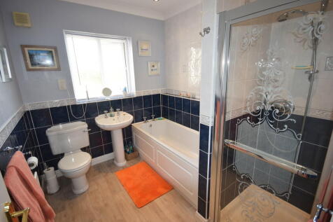 GROUND FLOOR BATH...