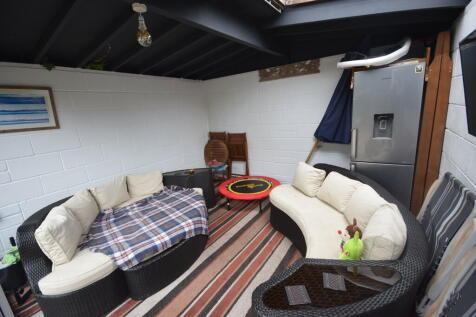 SUMMERHOUSE